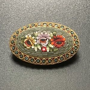 VINTAGE MICRO MOSAIC DECORATED GOLDEN BROOCH ITALY